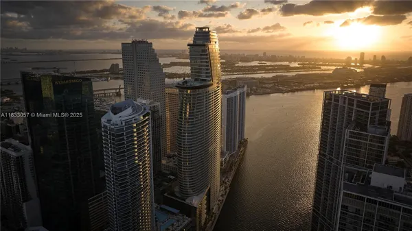 $6,450 | 300 Biscayne Blvd Way, Unit 505C, Miami, FL 33131