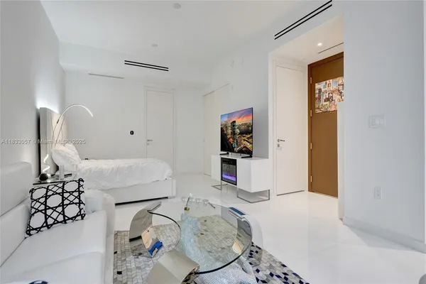 $6,450 | 300 Biscayne Blvd Way, Unit 505C, Miami, FL 33131