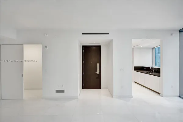 $6,450 | 300 Biscayne Blvd Way, Unit 505C, Miami, FL 33131