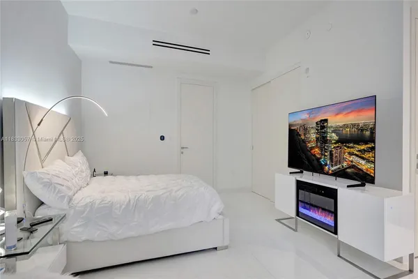 $6,450 | 300 Biscayne Blvd Way, Unit 505C, Miami, FL 33131