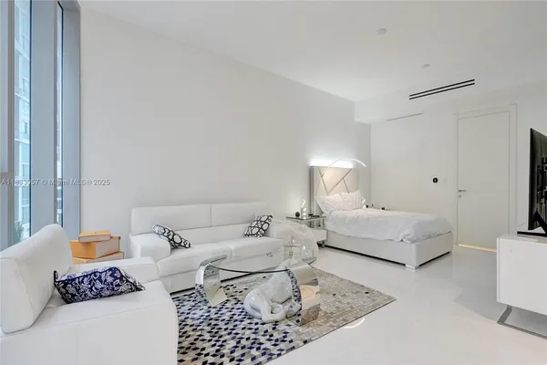 $6,450 | 300 Biscayne Blvd Way, Unit 505C, Miami, FL 33131