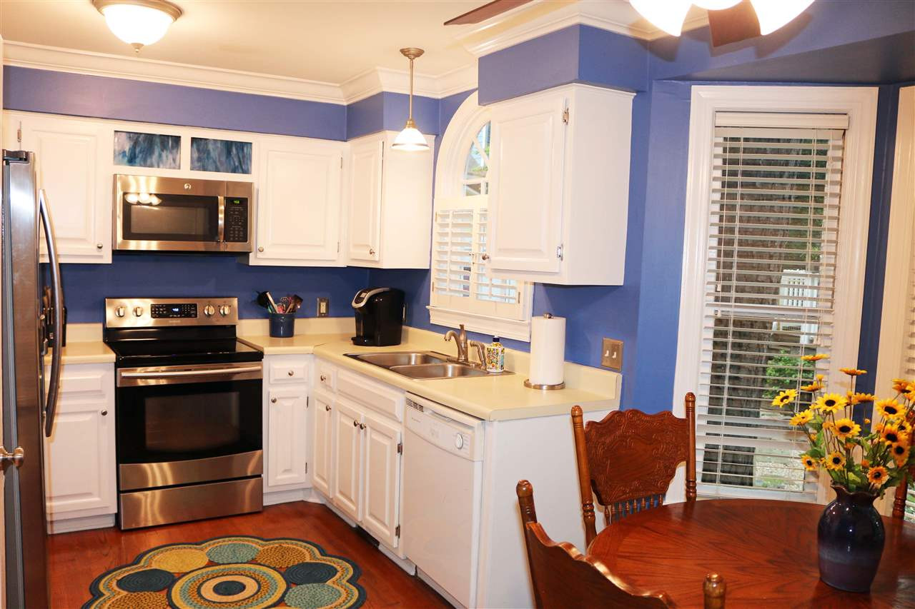 4508 Tetbury Place Raleigh, NC 27613 - Photo 11 of 22 Kitchen w Stainless Steel Appliances