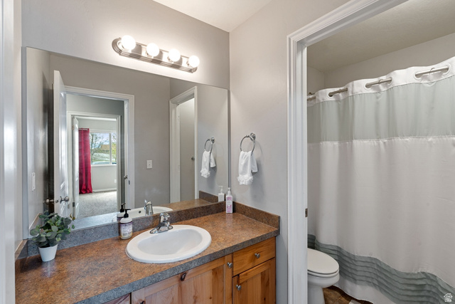 444 South Saddle Road Grantsville, UT 84029 - Photo 9 of 33 Full bathroom featuring curtained shower and vanity