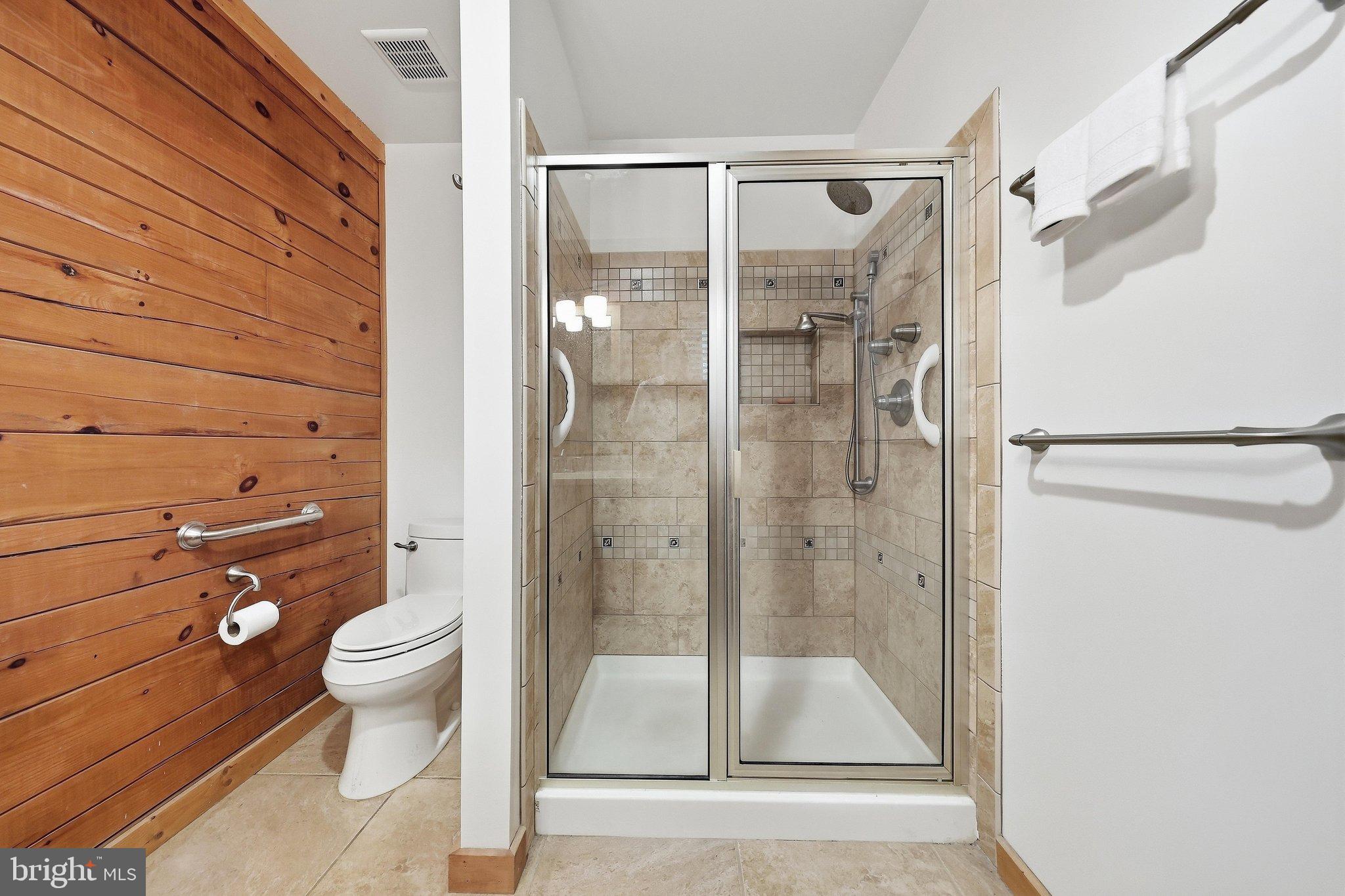 14520 Ridenour Road Smithsburg, MD 21783 - Photo 23 of 61 Bedroom 2 Bathroom