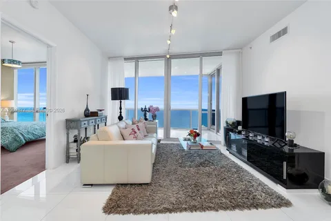 $2,448,000 | 17121 Collins Avenue, Unit 2906, Sunny Isles Beach, FL 33160