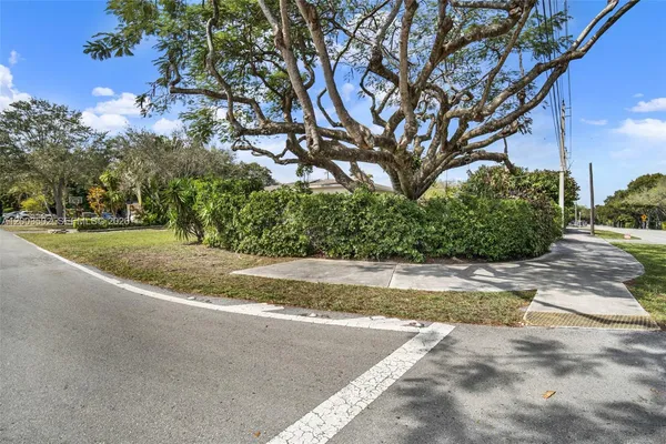 $1,075,000 | 5701 Southwest 50th Terrace, Miami, FL 33155