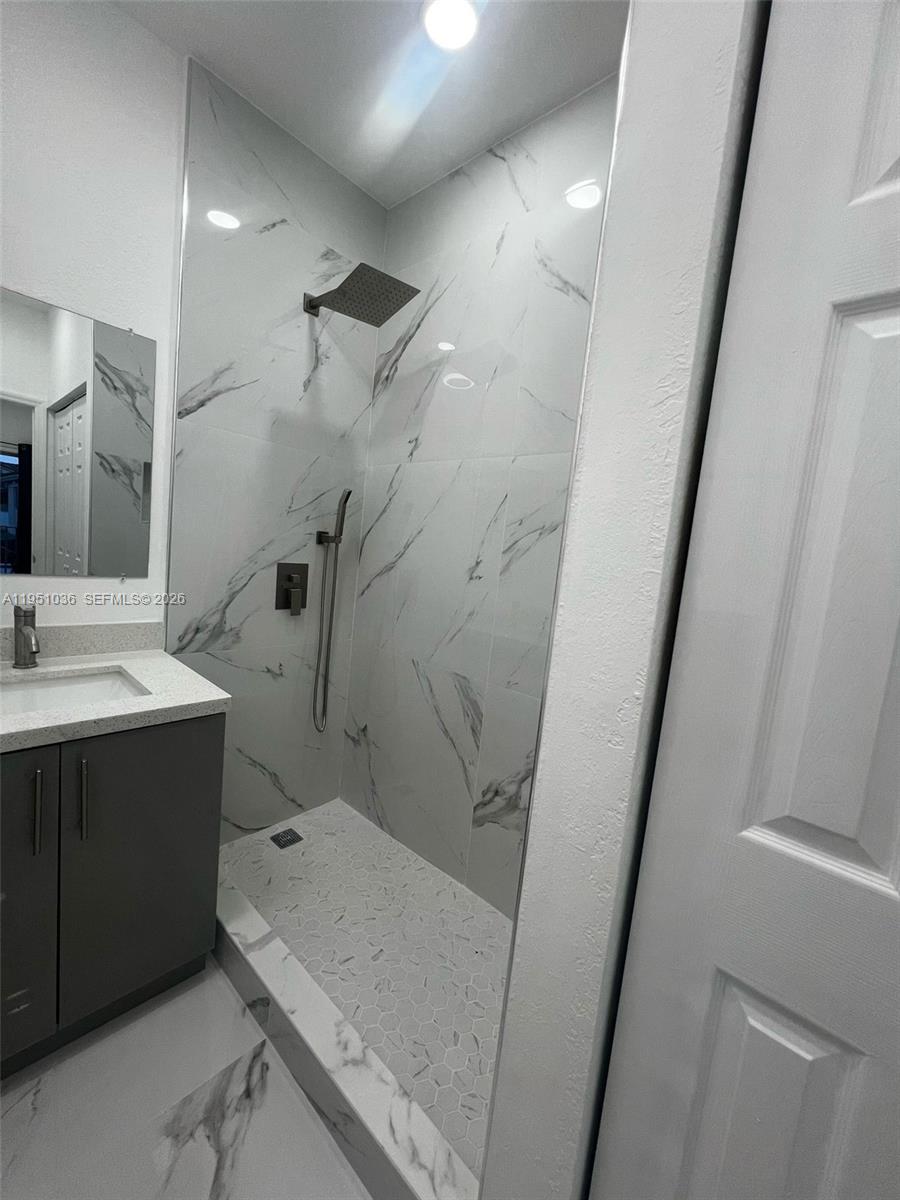 355 East 4th Street, Unit 203 Hialeah, FL 33010 - Photo 4 of 10