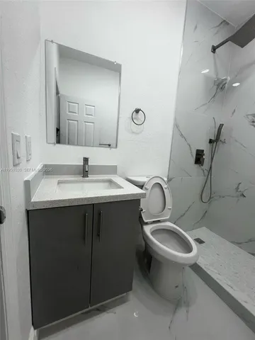 $2,750 | 355 East 4th Street, Unit 203, Hialeah, FL 33010