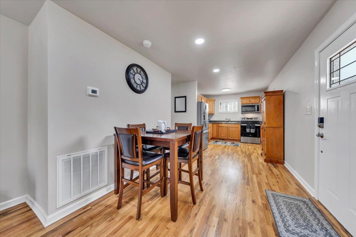 1101 Gearhart Road Southeast Roanoke, VA 24014 - Photo 4 of 24 04-MIB03981