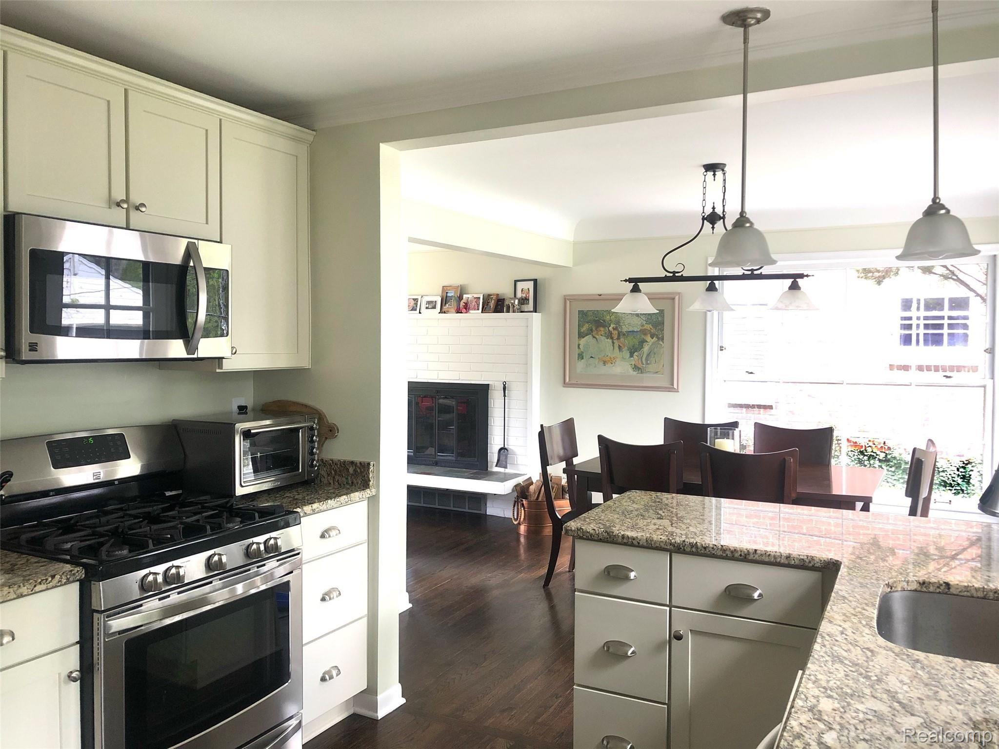 158 Maplefield Road Pleasant Ridge, MI 48069 - Photo 6 of 23 6.jpg