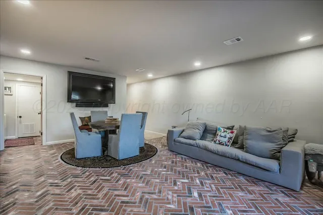 a close view of sink and tap