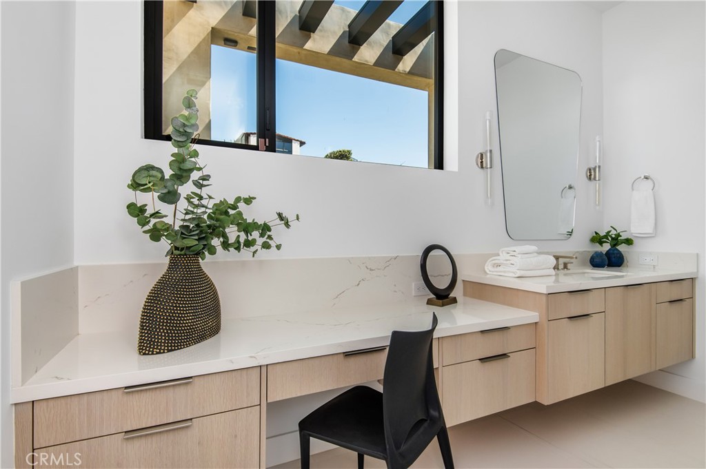 11 Seabreeze Terrace Dana Point, CA 92629 - Photo 25 of 46 a vase of flowers sitting on a table