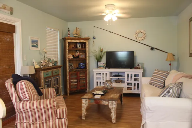 $1,900 | 88 Hutchinson Street, Unit A, Destin, FL 32541