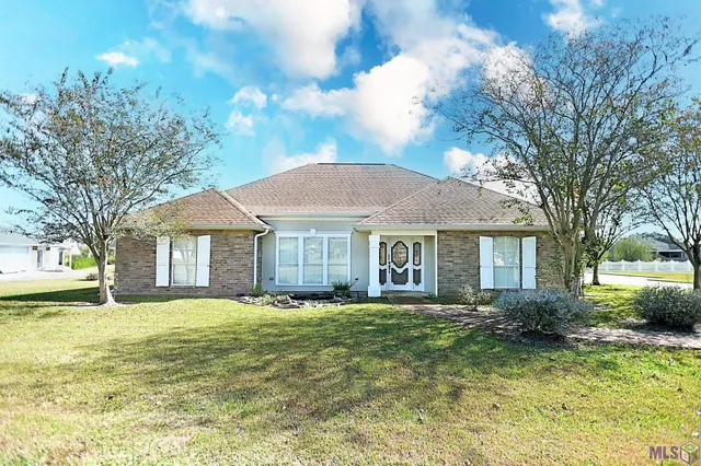 $325,000 | 1403 East Camellia Drive, Thibodaux, LA 70301
