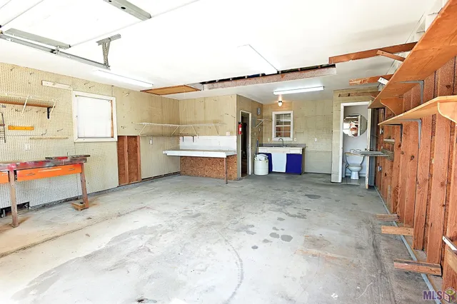 $325,000 | 1403 East Camellia Drive, Thibodaux, LA 70301