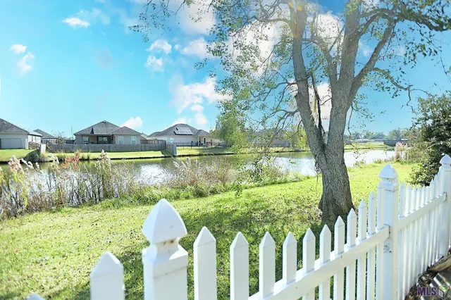 $325,000 | 1403 East Camellia Drive, Thibodaux, LA 70301