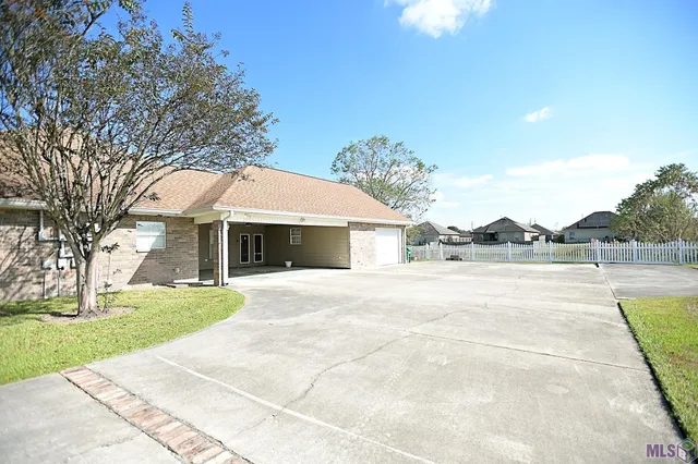 $325,000 | 1403 East Camellia Drive, Thibodaux, LA 70301