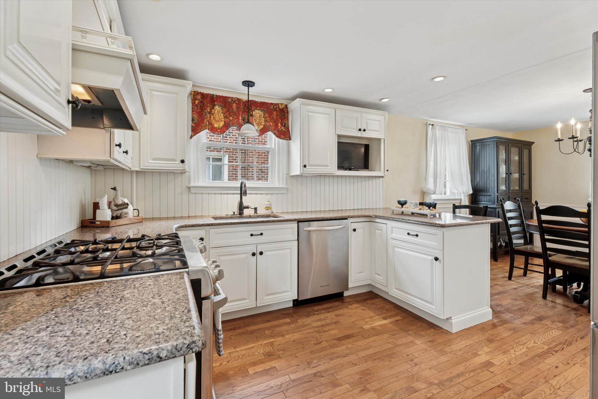 2530 Woodleigh Road Havertown, PA 19083 - Photo 11 of 32