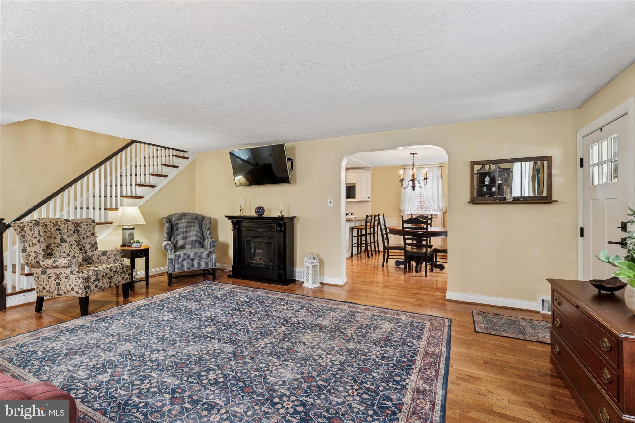 2530 Woodleigh Road Havertown, PA 19083 - Photo 4 of 32