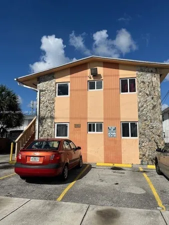 $2,000 | 1151 West 28th Street, Unit 1, Hialeah, FL 33010