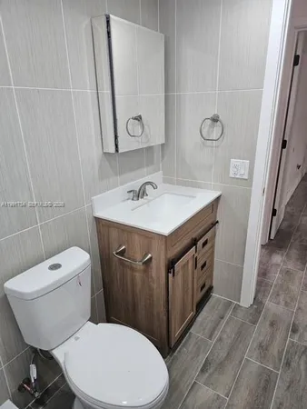 $2,000 | 1151 West 28th Street, Unit 1, Hialeah, FL 33010