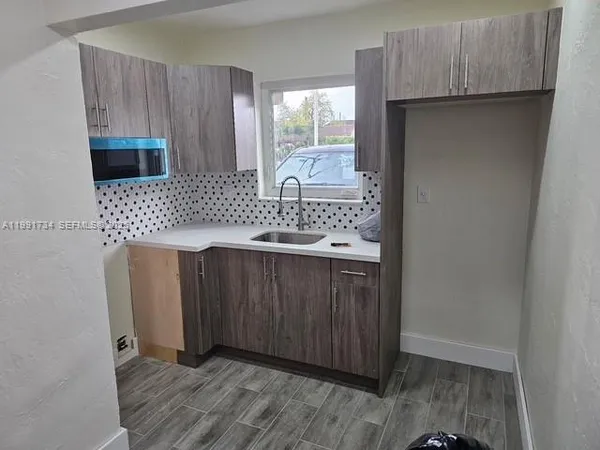 $2,000 | 1151 West 28th Street, Unit 1, Hialeah, FL 33010
