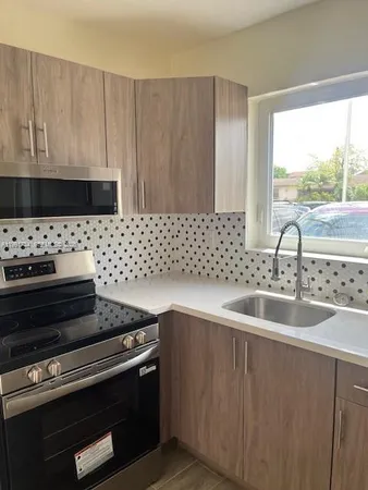 $2,000 | 1151 West 28th Street, Unit 1, Hialeah, FL 33010