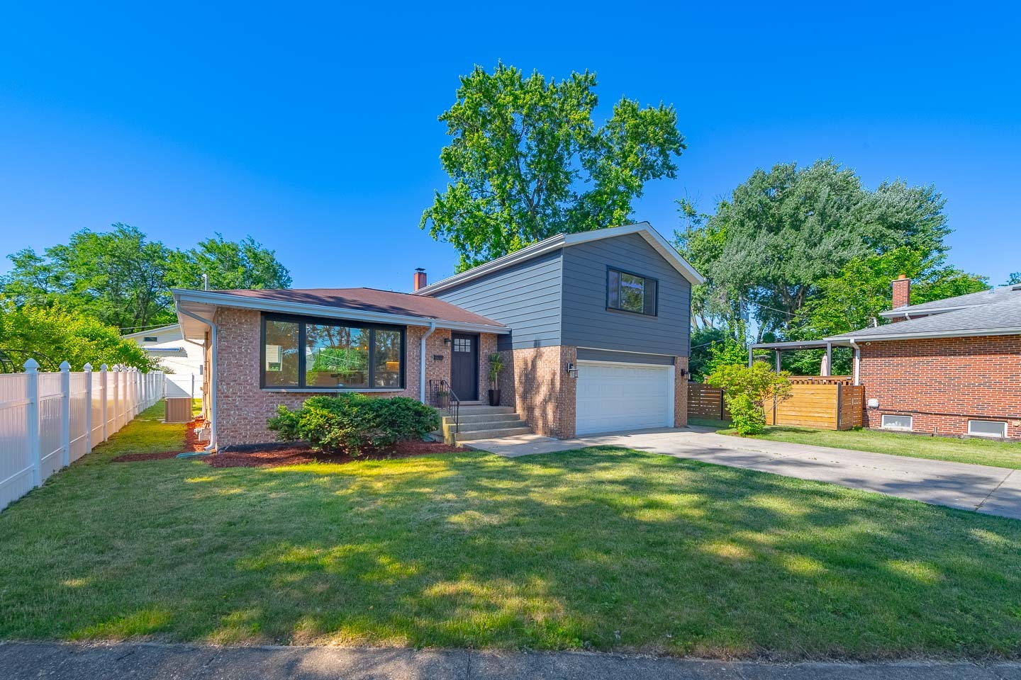 2405 Avondale Avenue Park Ridge, IL 60068 - Photo 2 of 32