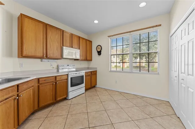 $2,250 | 1938 Fiesta Ridge Court, Tampa, FL 33604