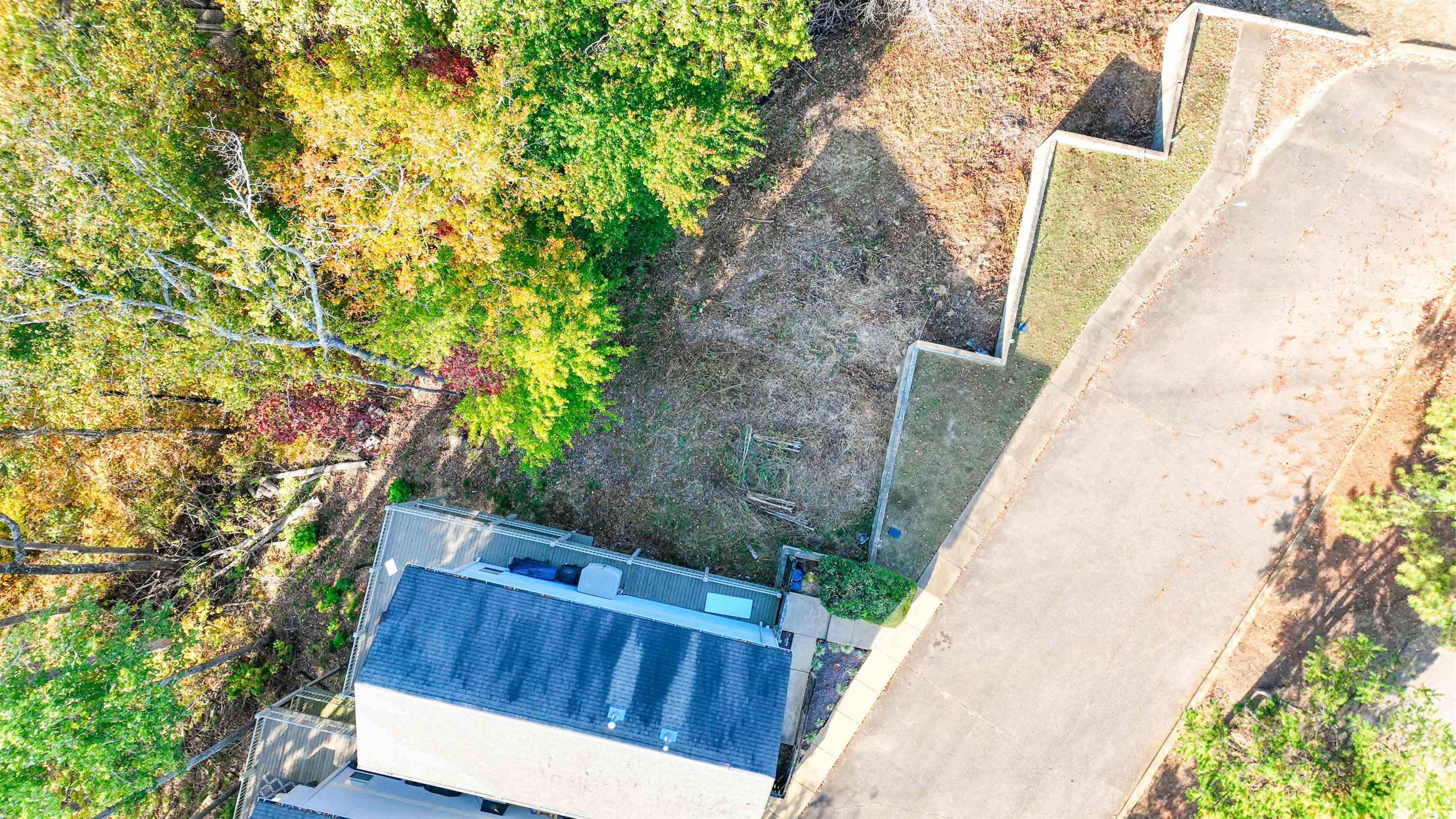 11 Deer Path Savannah, TN 38372 - Photo 7 of 19 a view of balcony with wooden floor