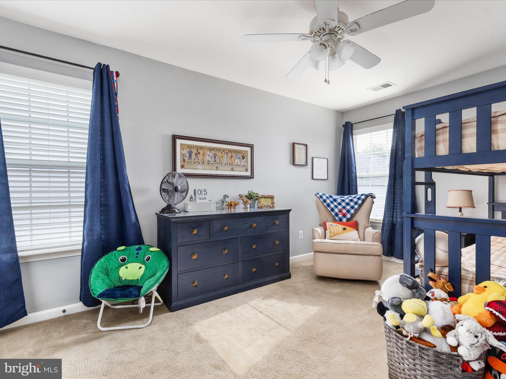 8705 Lords View Loop Gainesville, VA 20155 - Photo 23 of 58 a room with furniture and a potted plant