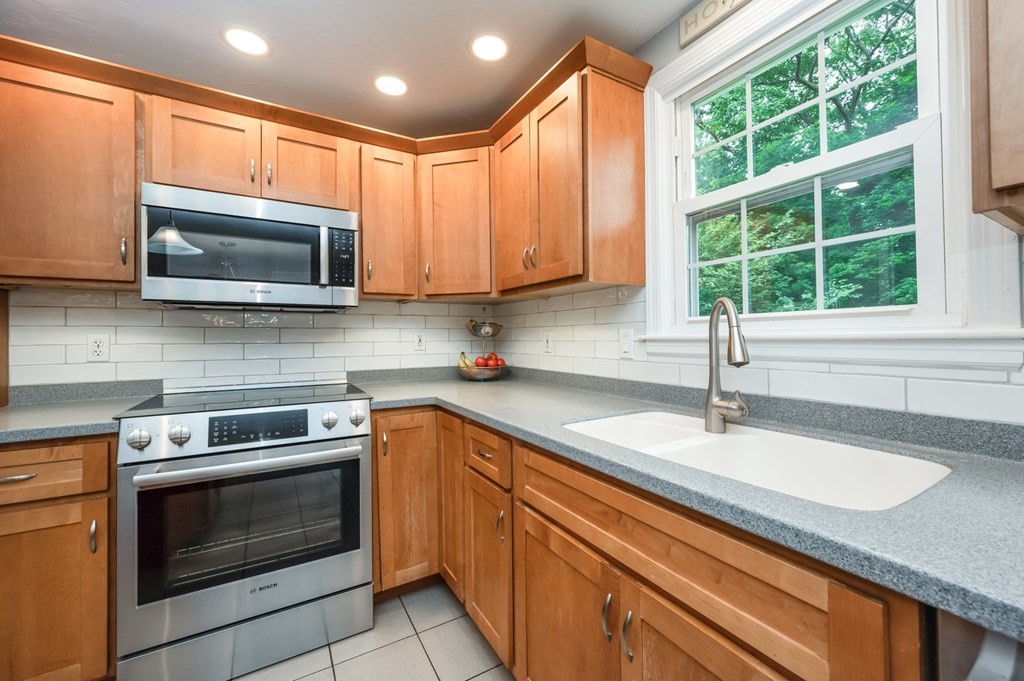 36 Eastview Road Hopkinton, MA 01748 - Photo 12 of 40 Gallery Image 12