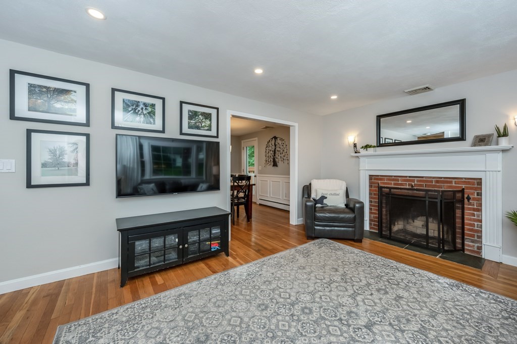 36 Eastview Road Hopkinton, MA 01748 - Photo 4 of 40 Gallery Image 4