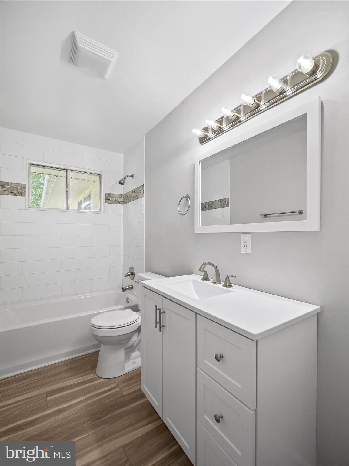 11541 Englewood Road Hagerstown, MD 21740 - Photo 20 of 34 Upstairs Bathroom