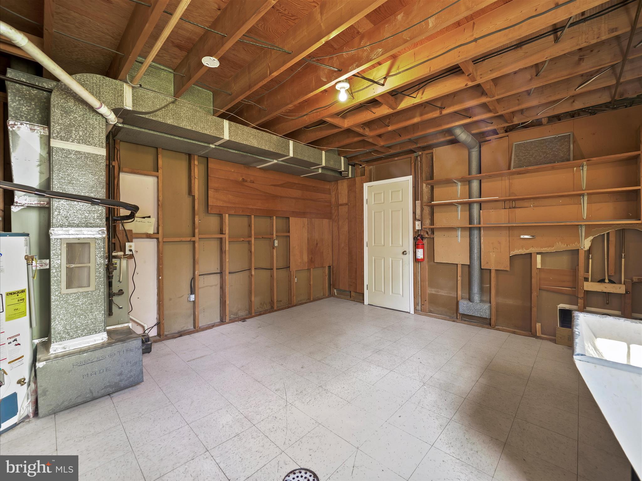 11541 Englewood Road Hagerstown, MD 21740 - Photo 29 of 34 Laundry/Utility Room