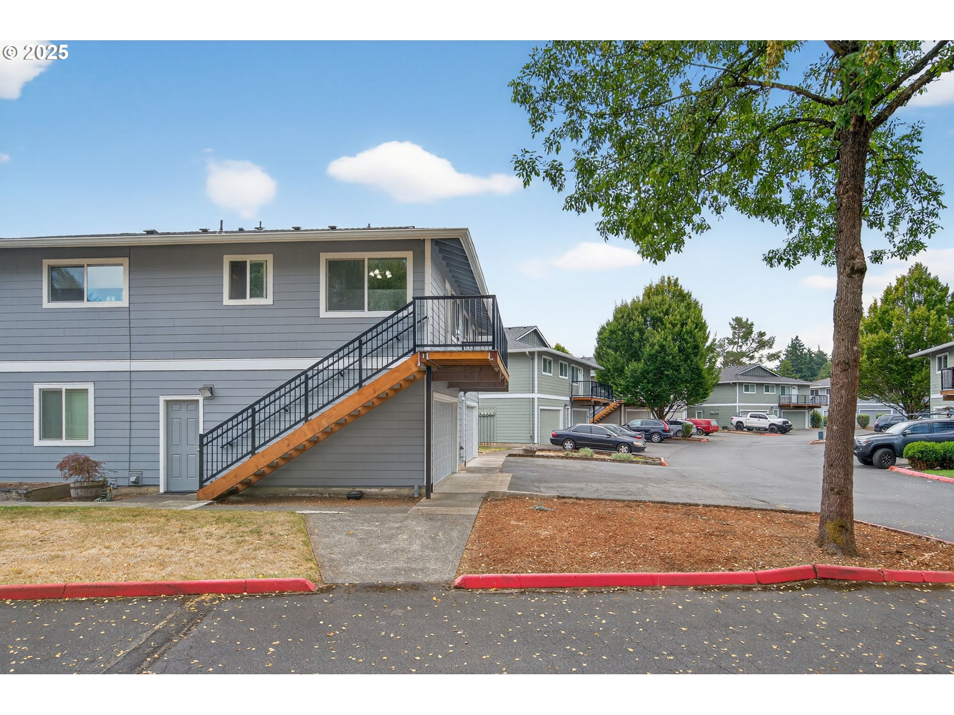 1611 Northeast Hale Place Gresham, OR 97030 - Photo 2 of 25