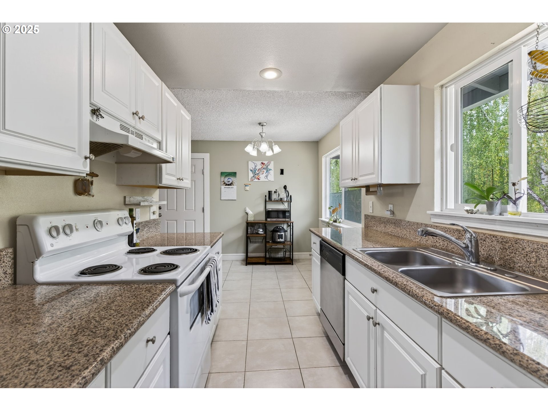 1611 Northeast Hale Place Gresham, OR 97030 - Photo 9 of 25