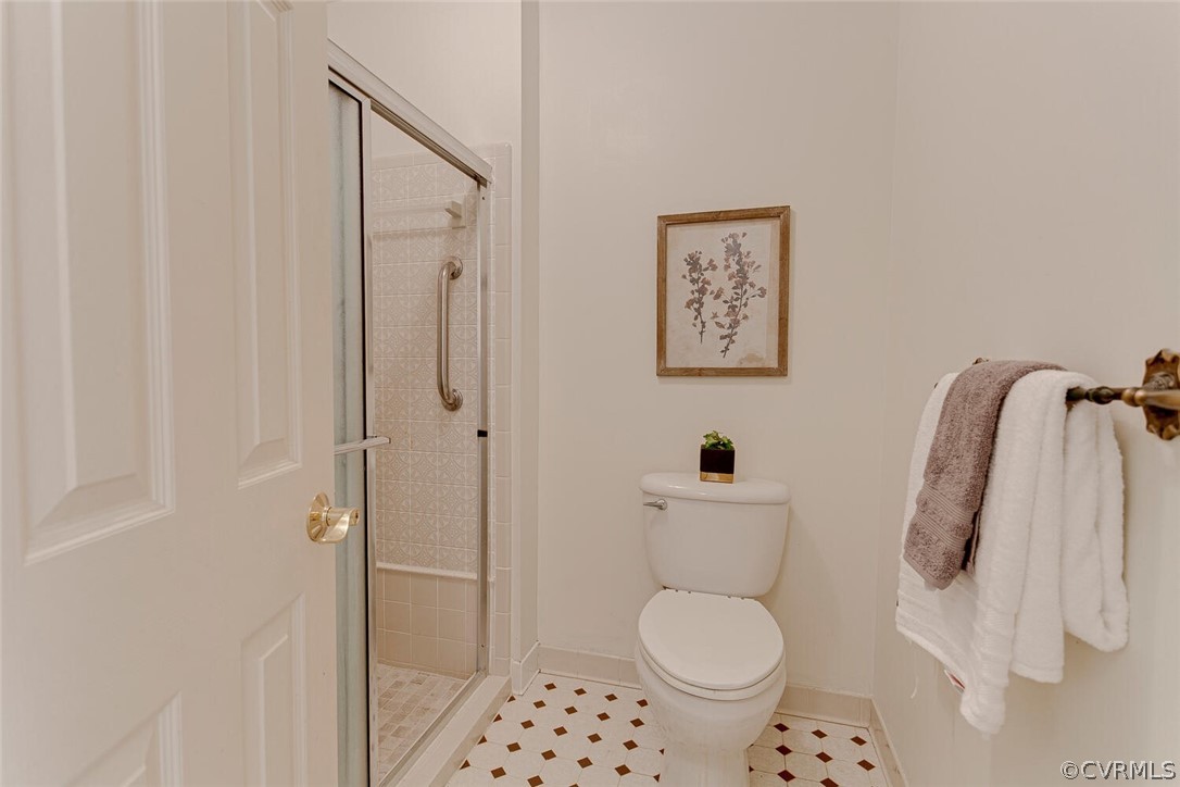 3414 Walkers Ferry Road Midlothian, VA 23112 - Photo 24 of 34 a bathroom with a toilet and a shower