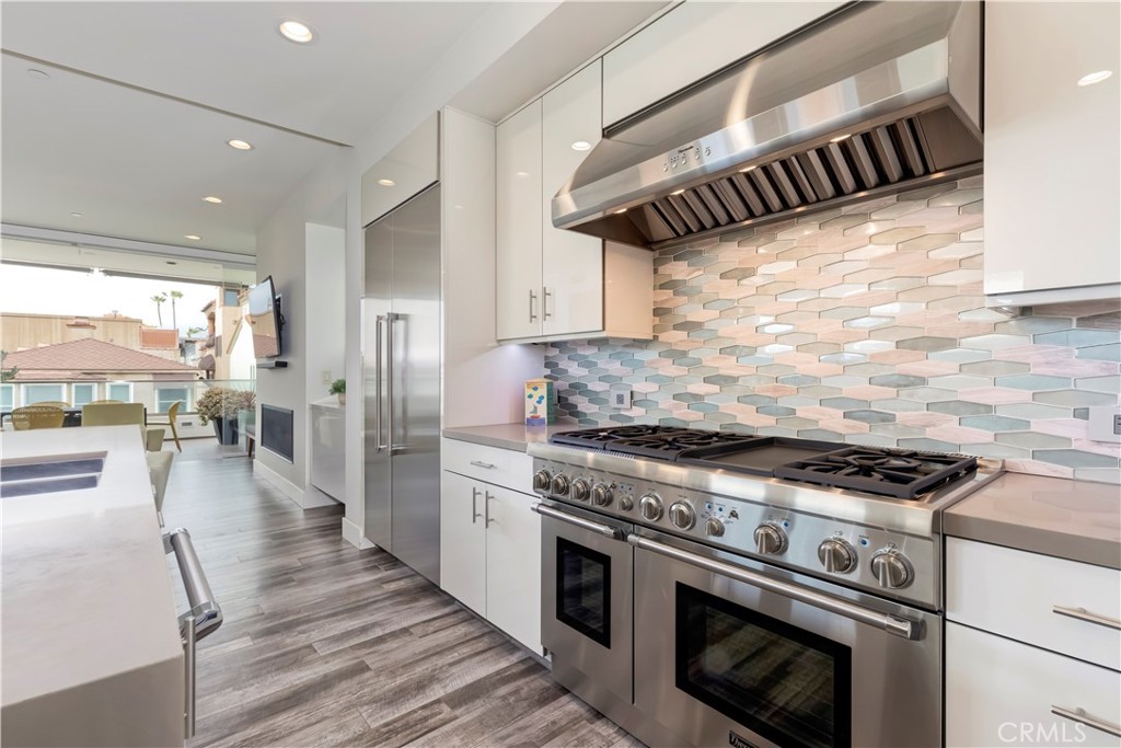 48 57th Place Long Beach, CA 90803 - Photo 17 of 47 a kitchen with granite countertop a stove and a refrigerator