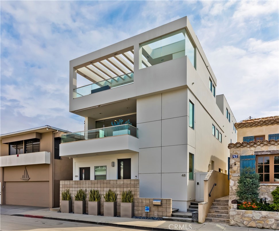 48 57th Place Long Beach, CA 90803 - Photo 2 of 47 a front view of a house with a street