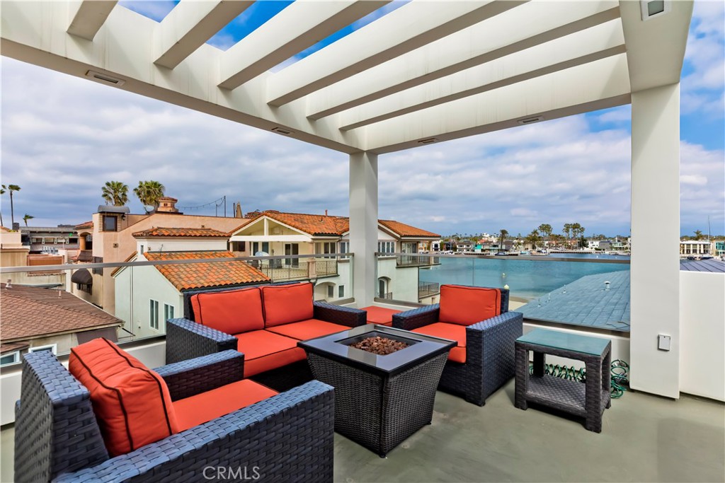 48 57th Place Long Beach, CA 90803 - Photo 25 of 47 a outdoor space with patio couches and a potted plant