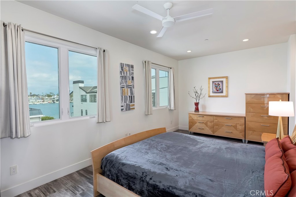 48 57th Place Long Beach, CA 90803 - Photo 28 of 47 a bedroom with a bed and a window