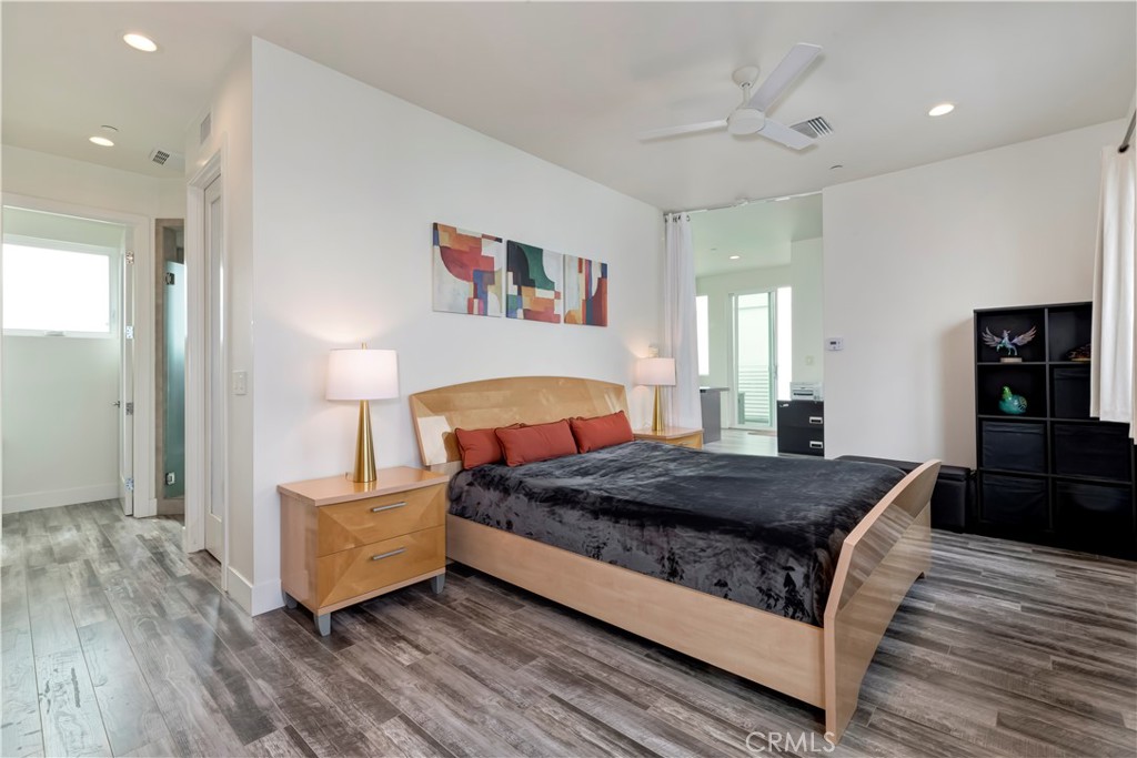 48 57th Place Long Beach, CA 90803 - Photo 29 of 47 a spacious bedroom with a bed and a couch