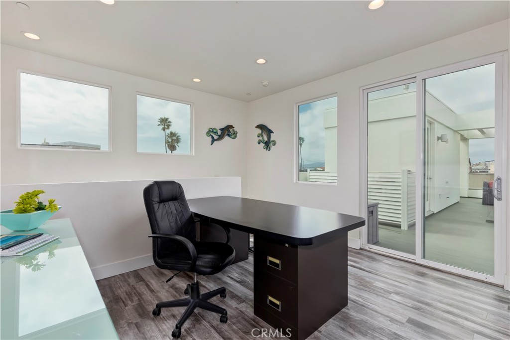 48 57th Place Long Beach, CA 90803 - Photo 31 of 47 a dining room with furniture and window