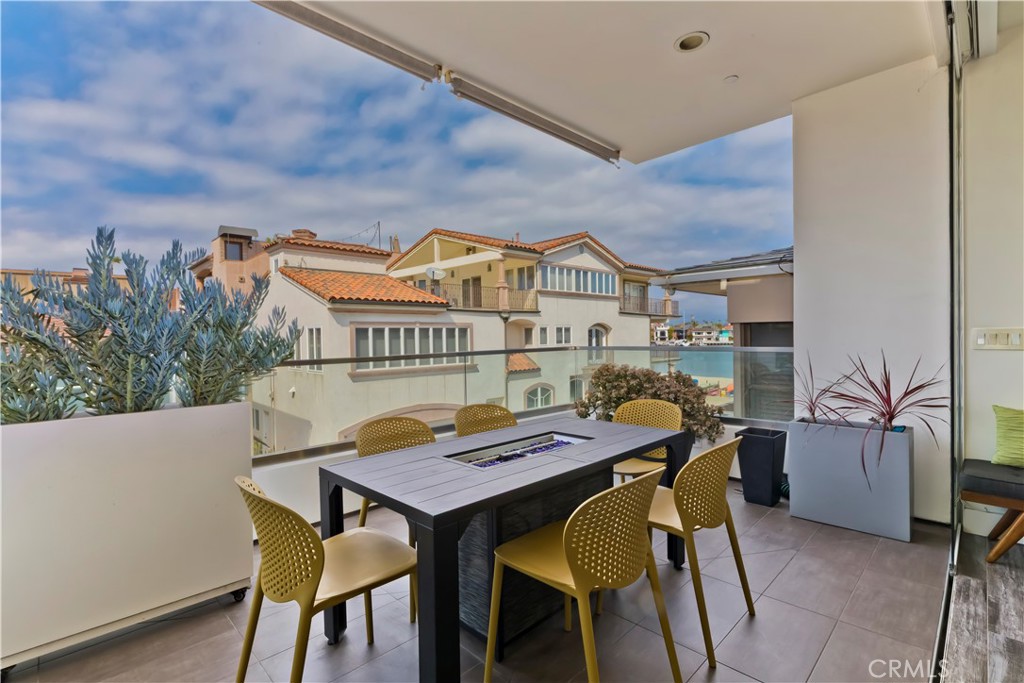 48 57th Place Long Beach, CA 90803 - Photo 10 of 47 a view of a table and chairs in patio