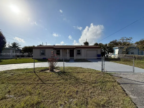 $2,600 | 1011 Avenue F, Riviera Beach, FL 33404