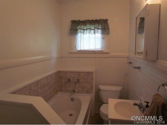 173 Markham Road Tryon, NC 28782 - Photo 9 of 10 Gallery Image 9