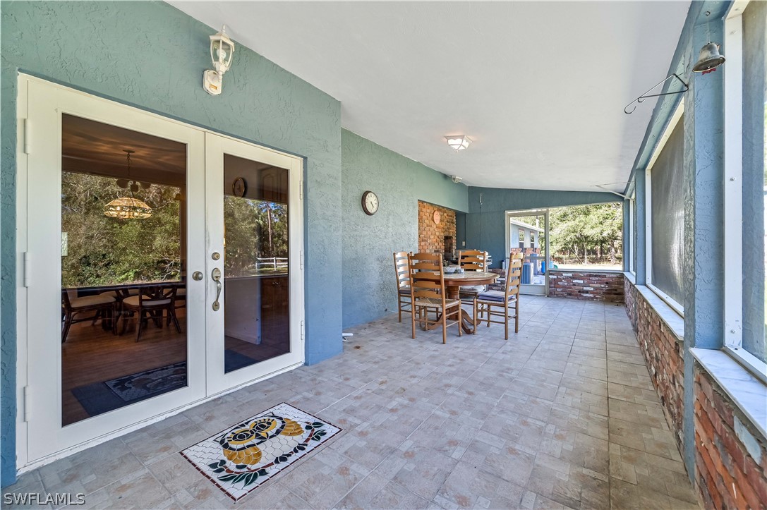 20100 Haskins Road North Fort Myers, FL 33917 - Photo 33 of 35 a view of a livingroom with couch and window