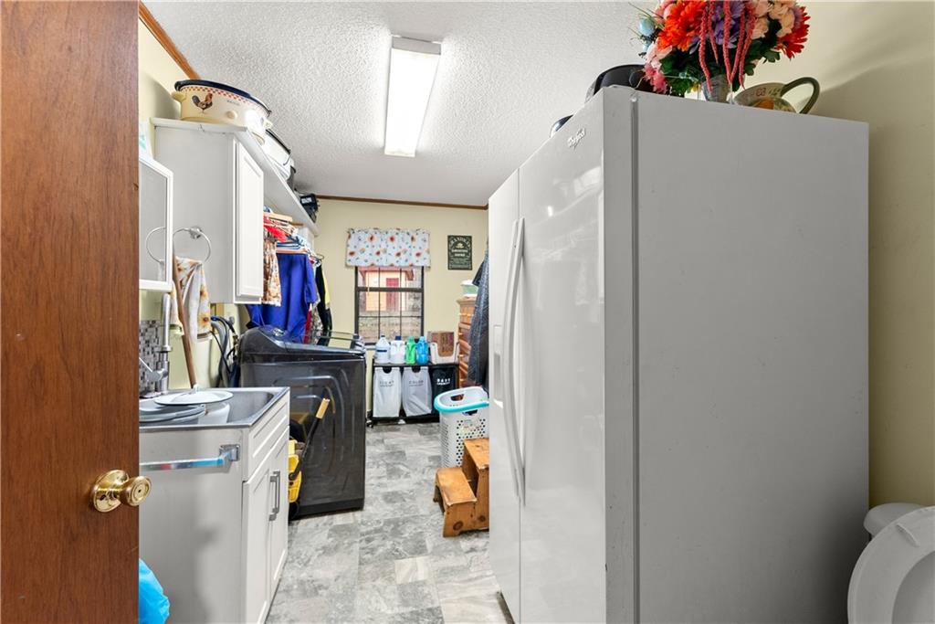 1527 Gold Mine Road Dawsonville, GA 30534 - Photo 15 of 39 a view of living room