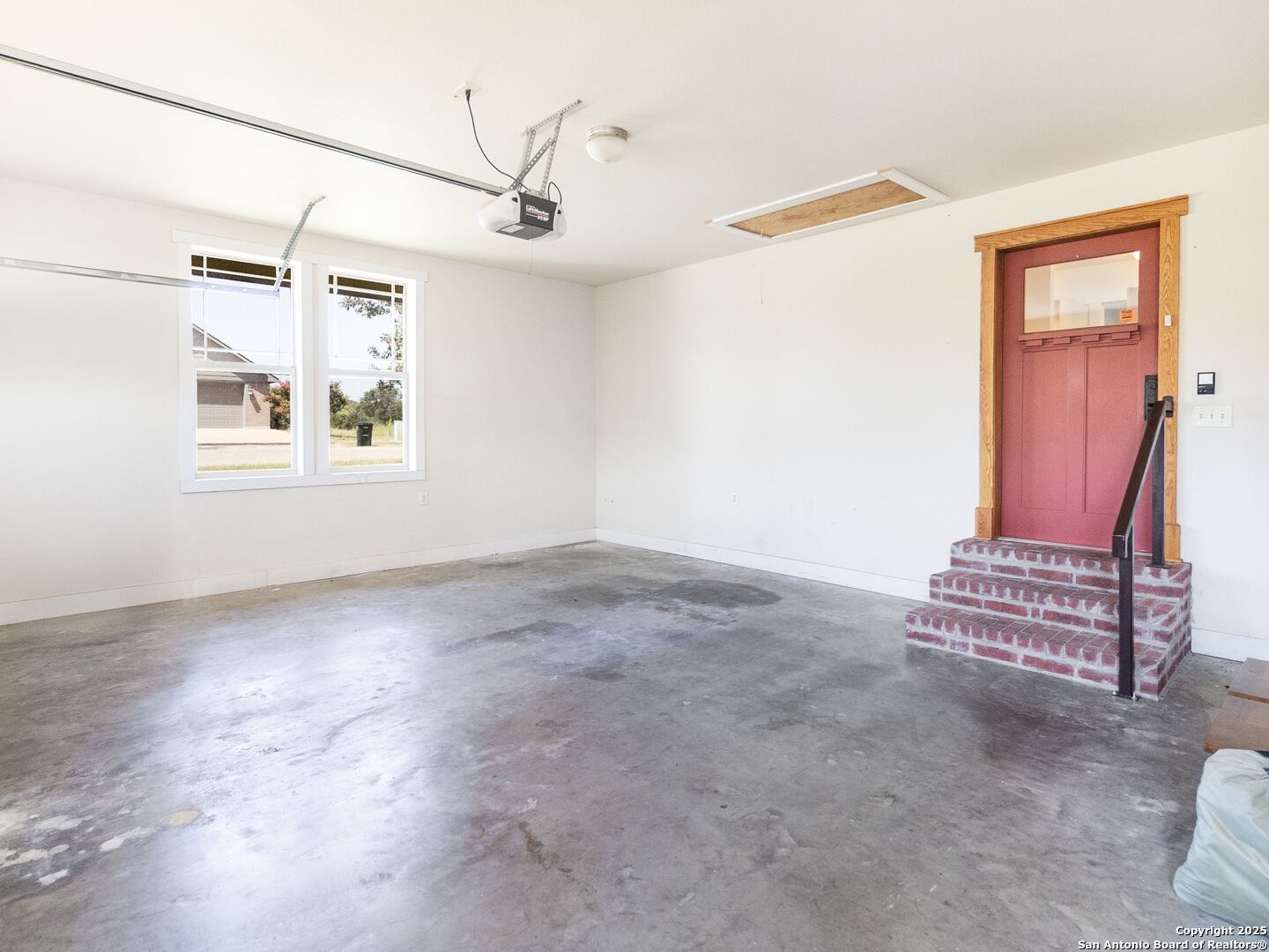 800 Steapp Lane Mason, TX 76856 - Photo 44 of 47 an empty room with windows